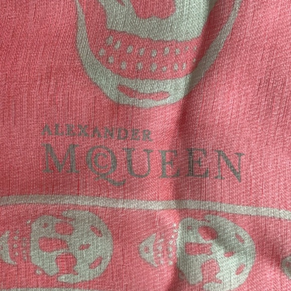 ALEXANDER MCQUEEN 100% SILK SKULL SCARF 💀 - Picture 5 of 7